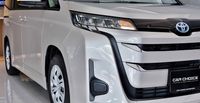 The front end boasts a majestic, modern style comprising a single, clear icon, a bold grille in the same color as the exterior, and a sharp lamp design.