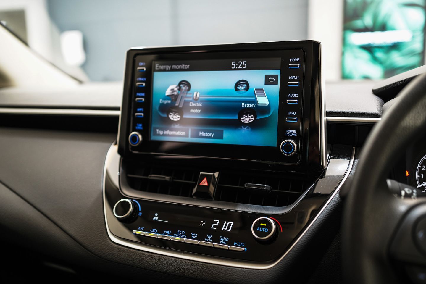 8" colour Touchscreen Display