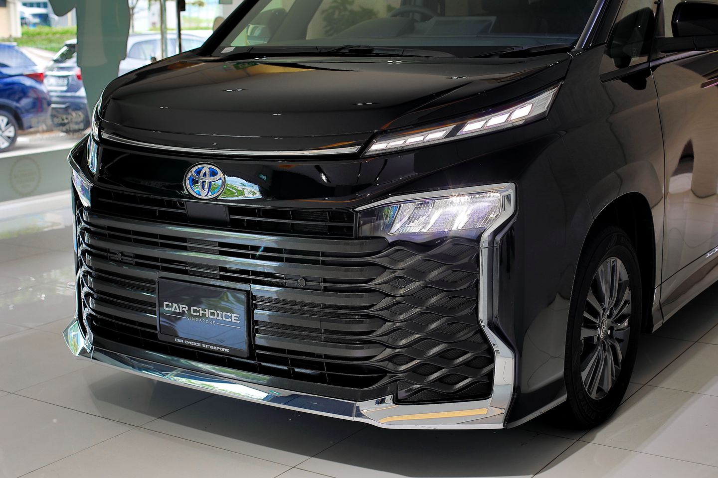 Strong Contrasting Front End