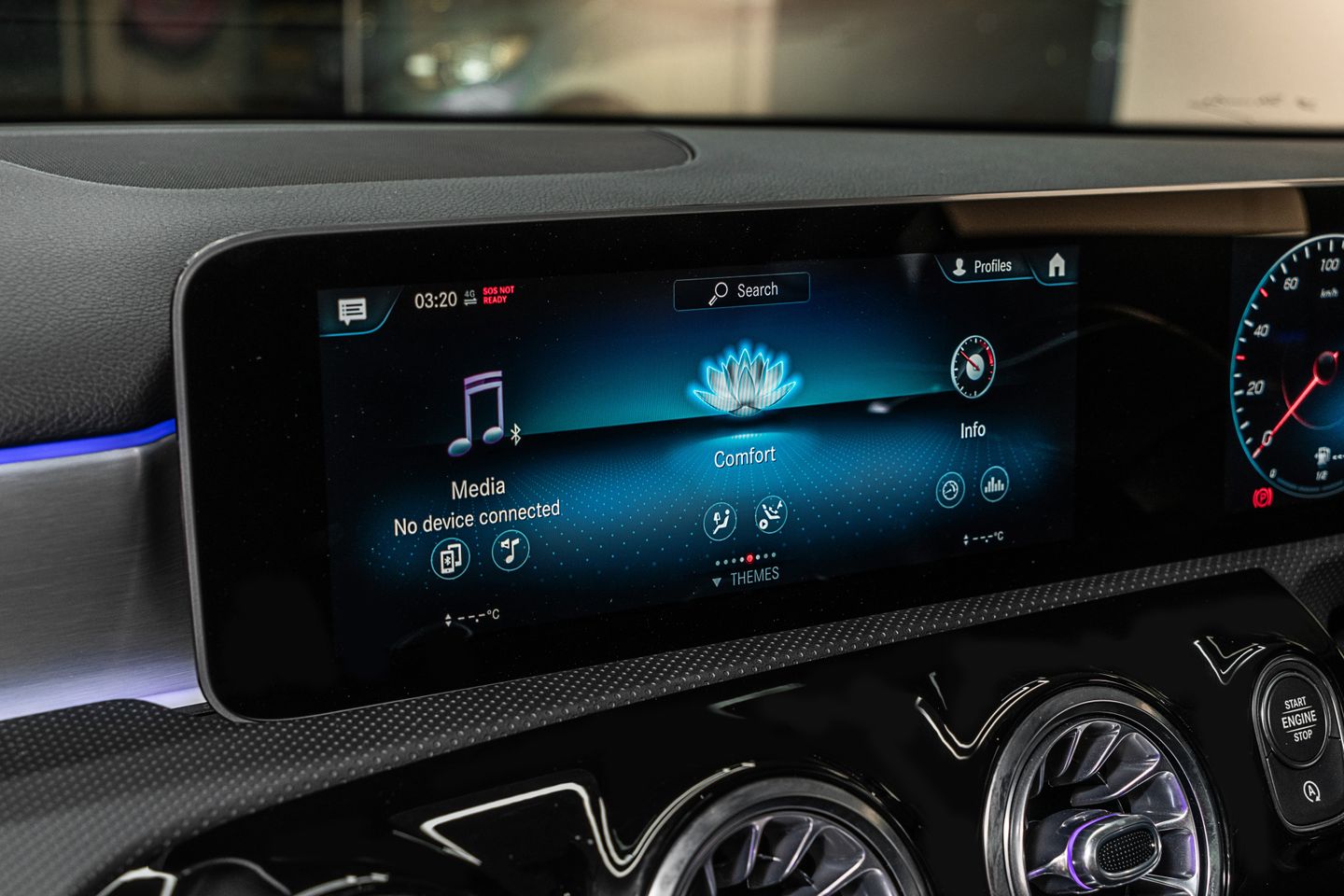 10.25-Inch Multimedia Display