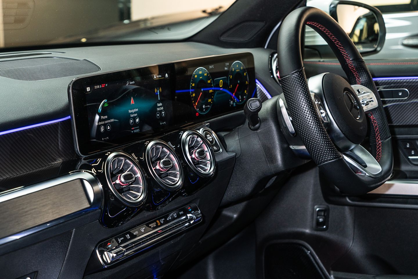 Fully Digital Widescreen Cockpit