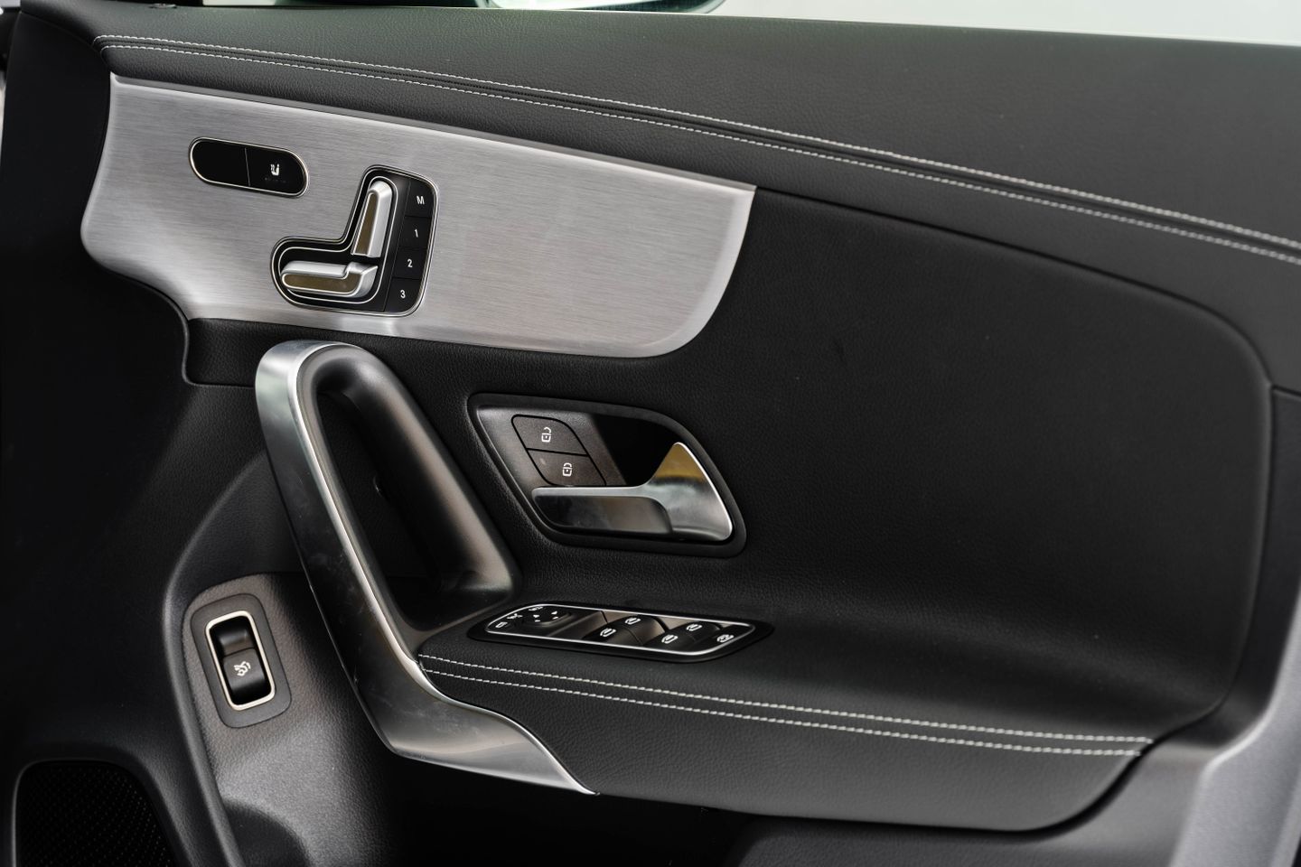 Power Front Seats With Memory