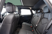 The interior of the Macan is the synthesis of compact SUV and sports car.