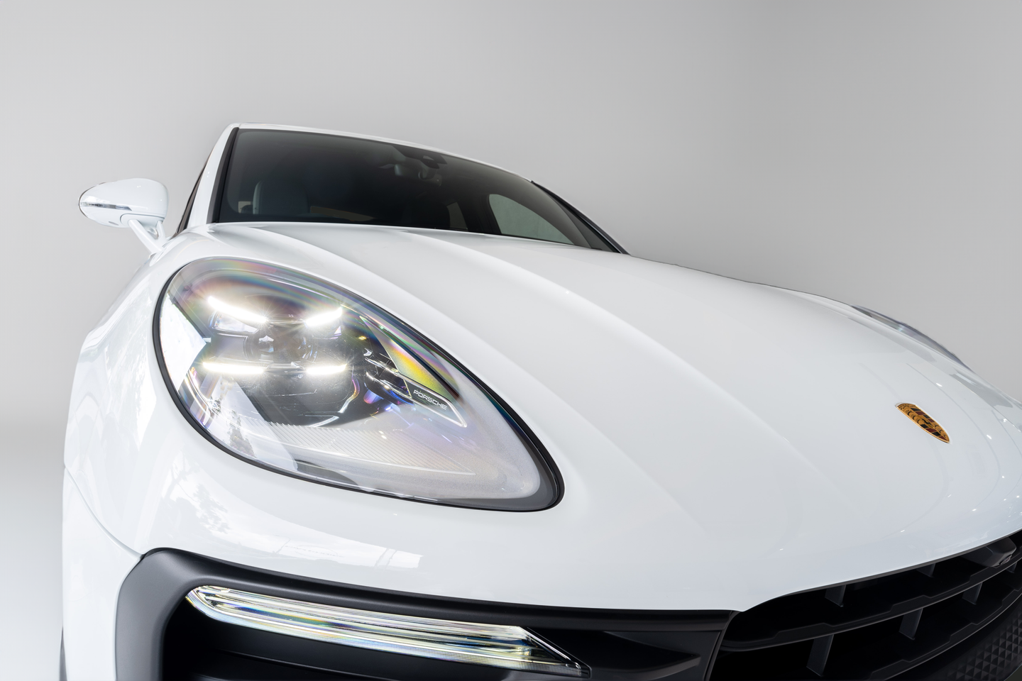The standard LED main headlights with PDLS allow optimum illumination of the road at any time.