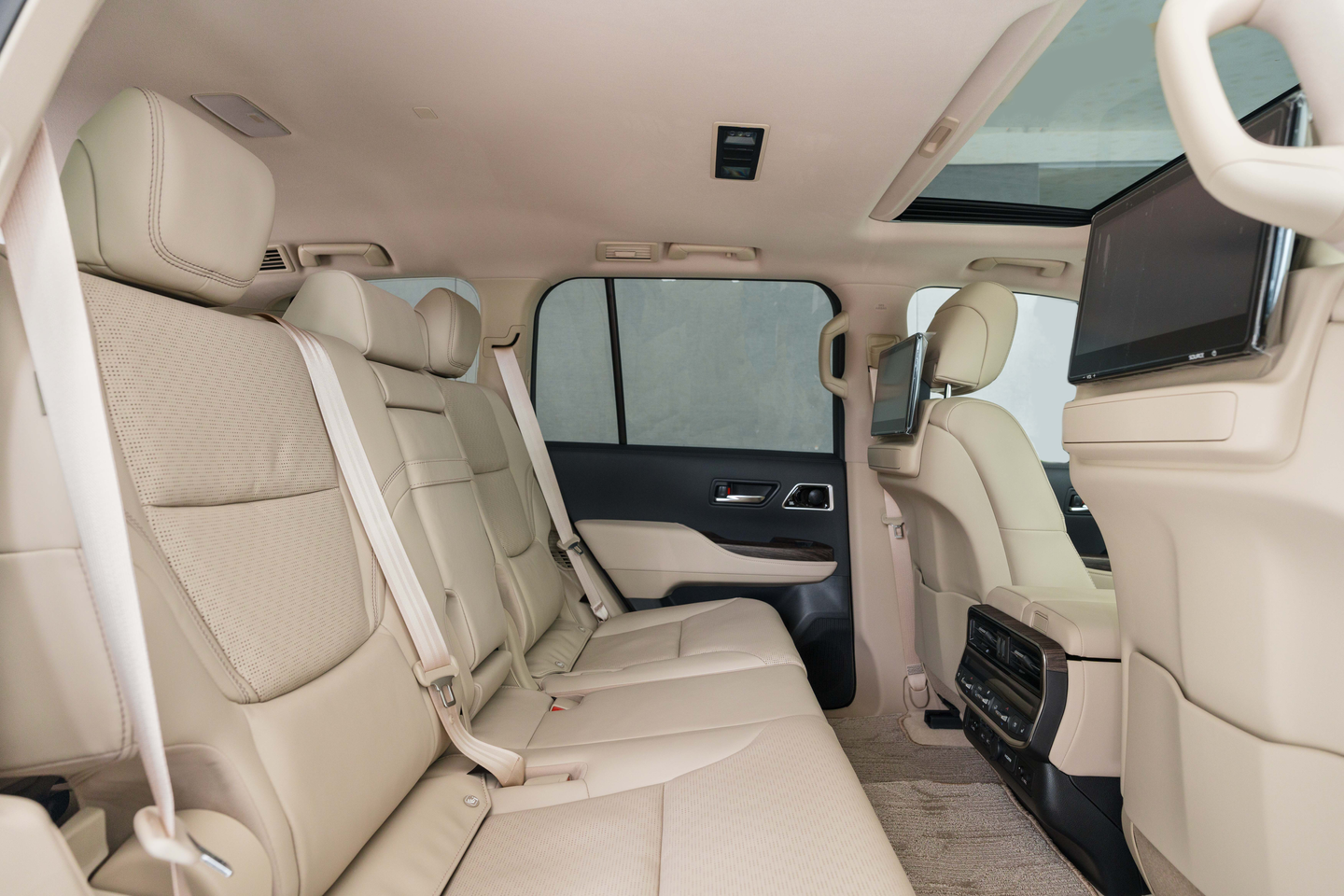 40/20/40 Split Rear Seats