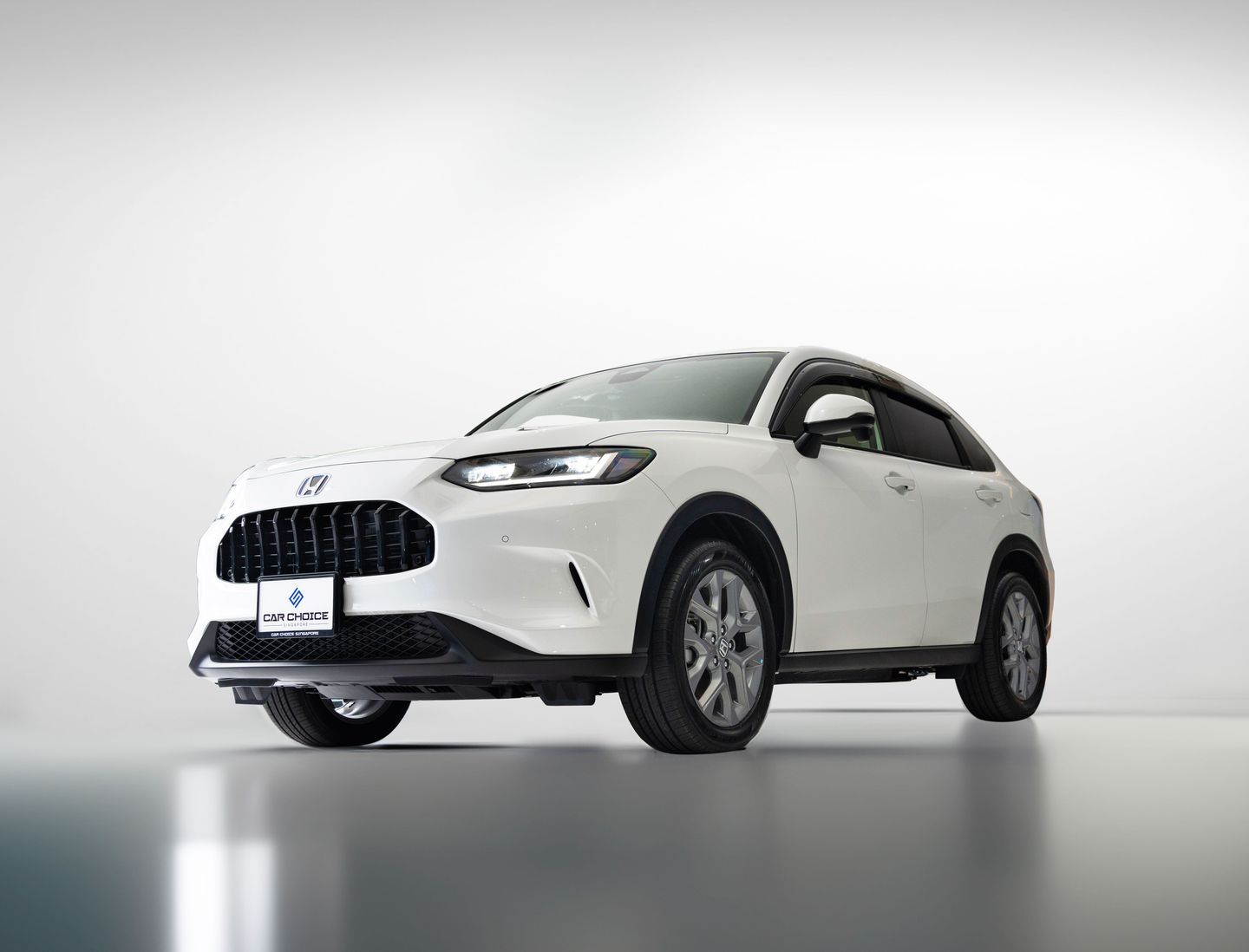 A cutting-edge crossover that harmonizes performance and efficiency.