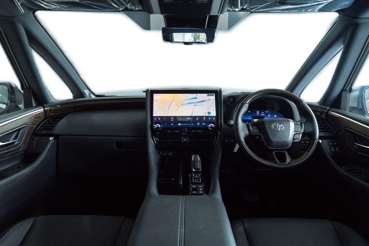 12.5-inch Display with Premium JBL Speakers