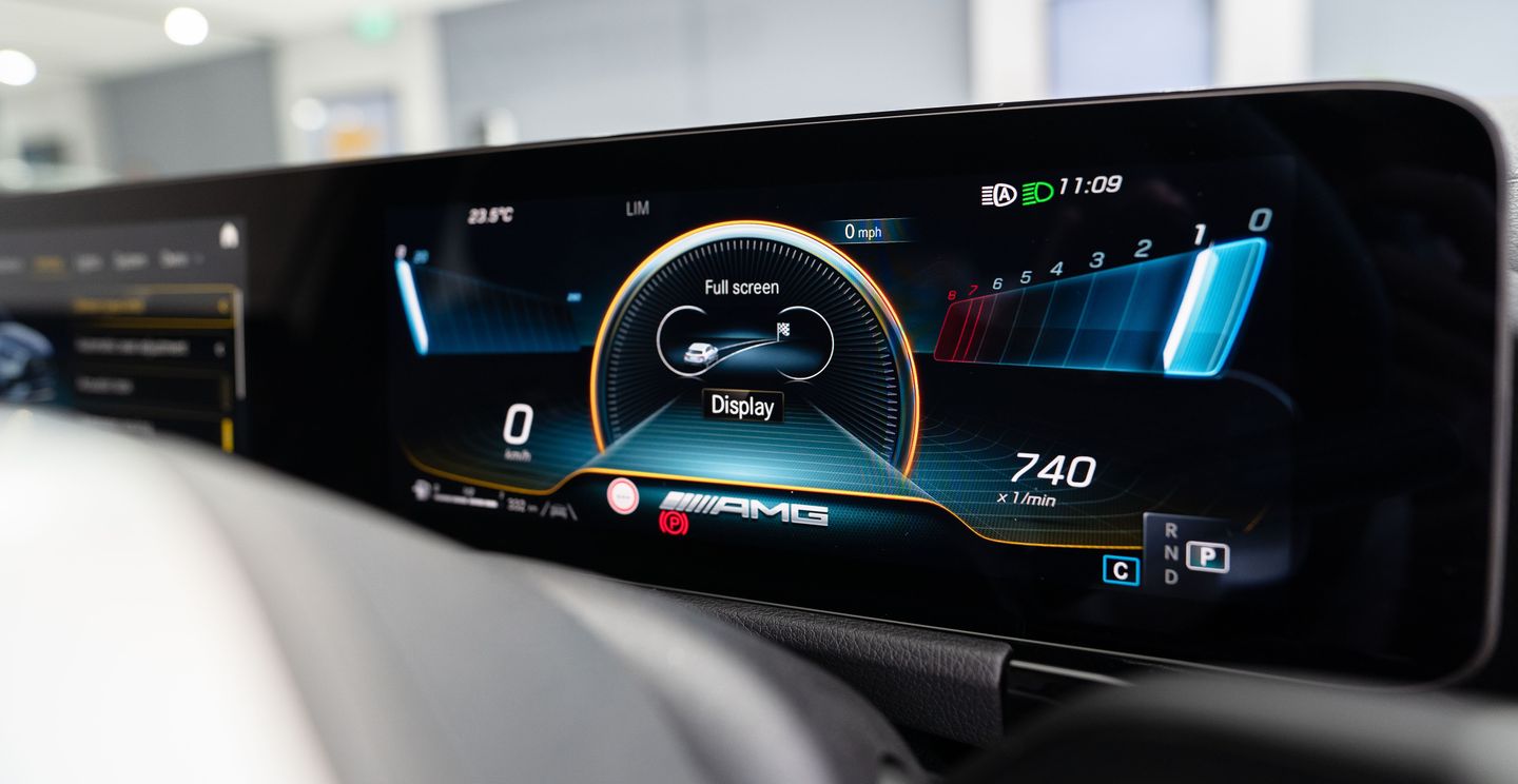 The strikingly designed AMG instrument cluster supplies vital information for high-performance driving.