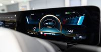 The strikingly designed AMG instrument cluster supplies vital information for high-performance driving. 