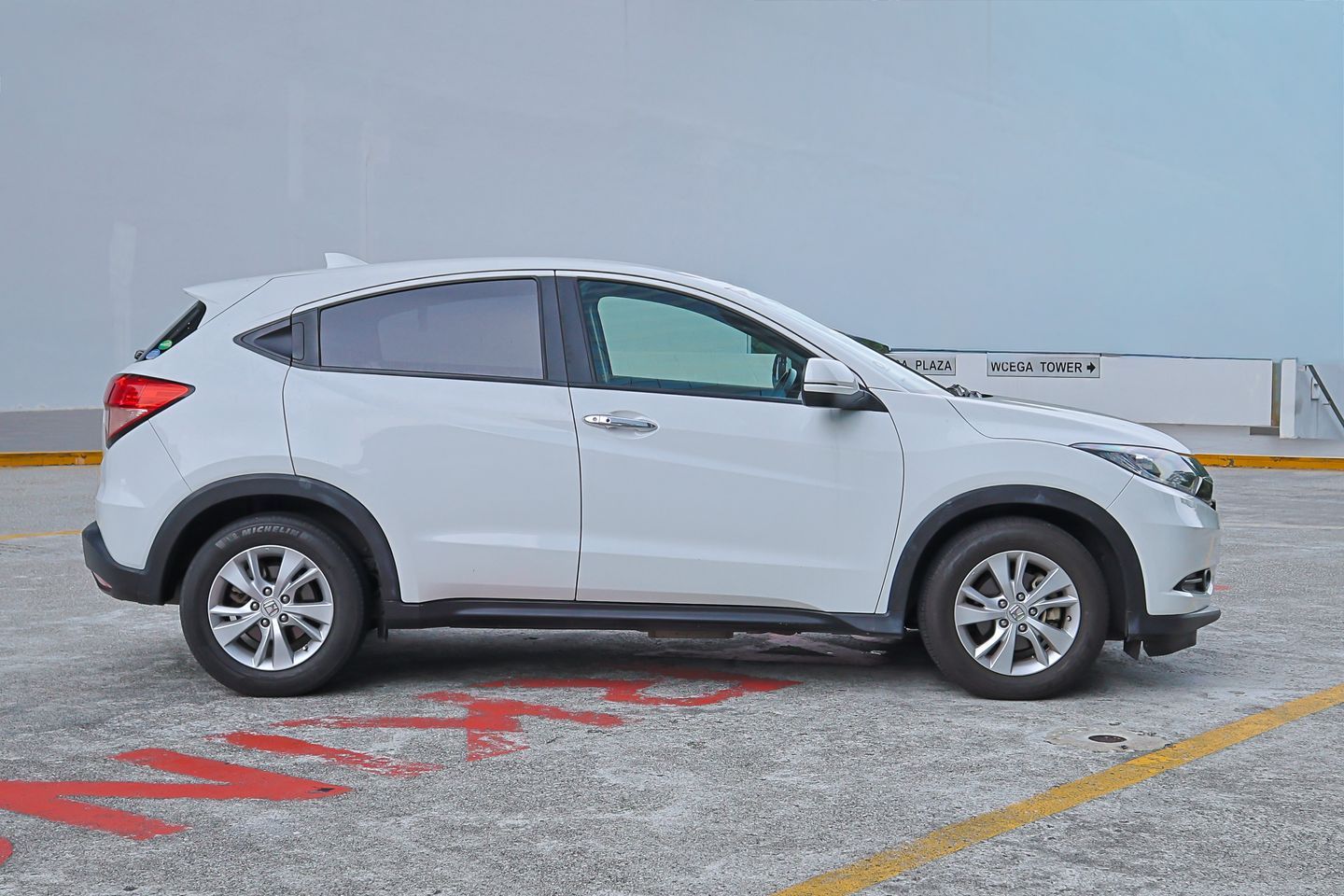 honda-vezel-15a-x-new-5-yr-coe-car-choice-singapore