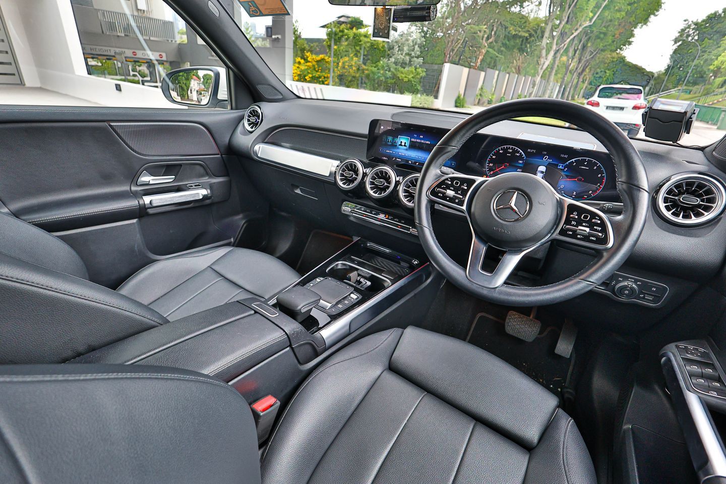 mercedes-benz-glb-class-glb180-progressive-7-seater-car-choice-singapore