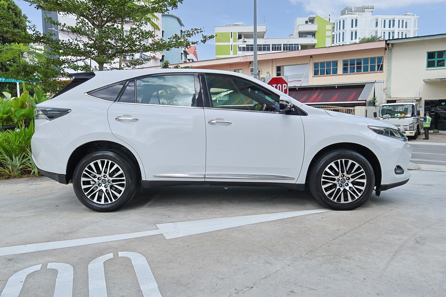 toyota-harrier-20a-premium-panoramic-roof-coe-till-012035-car-choice-singapore