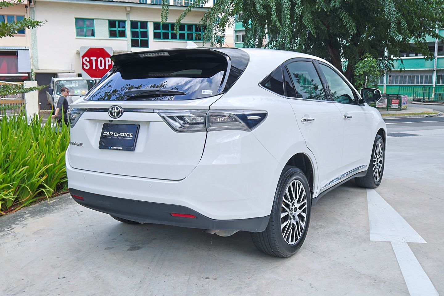 toyota-harrier-20a-premium-panoramic-roof-coe-till-012035-car-choice-singapore