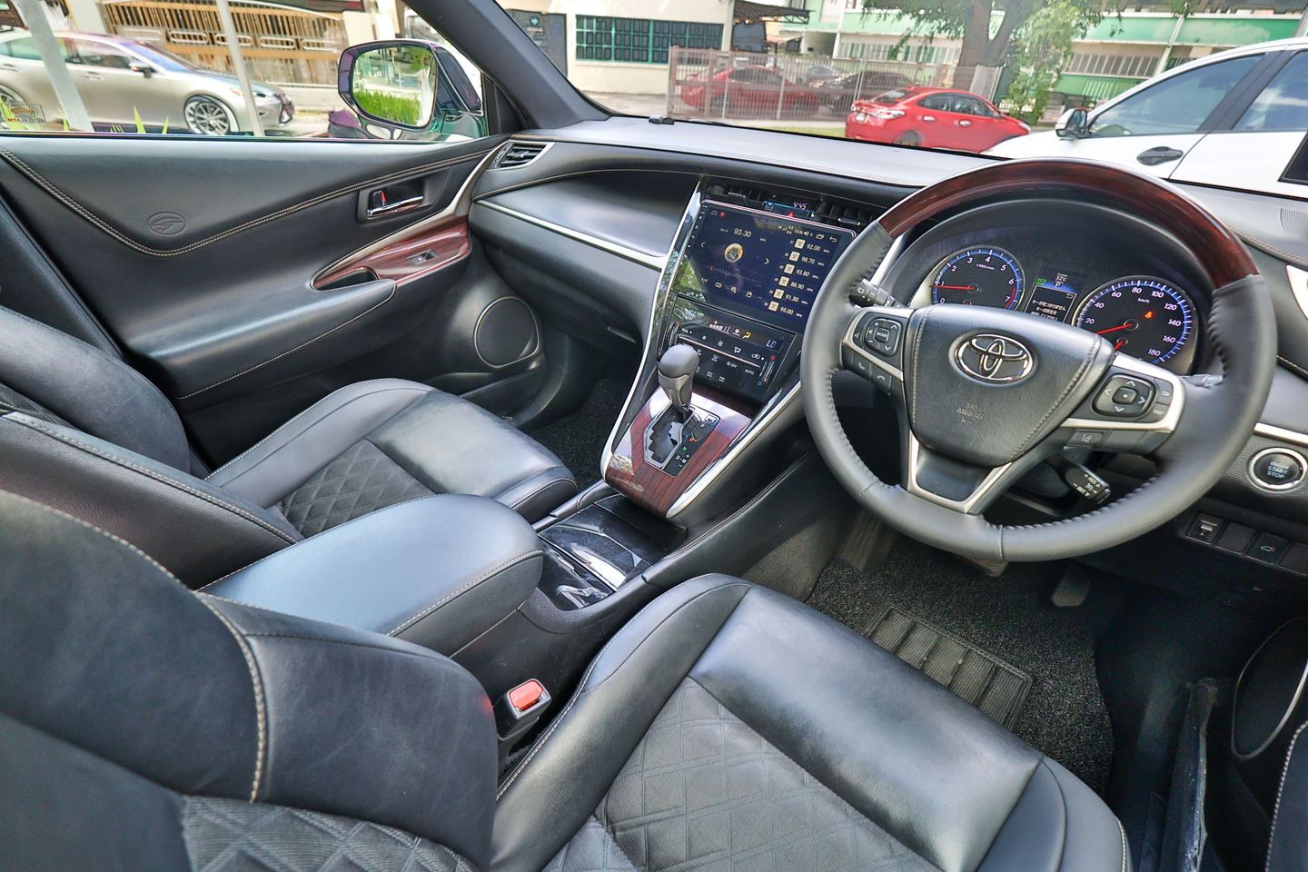 toyota-harrier-20a-premium-panoramic-roof-coe-till-012035-car-choice-singapore