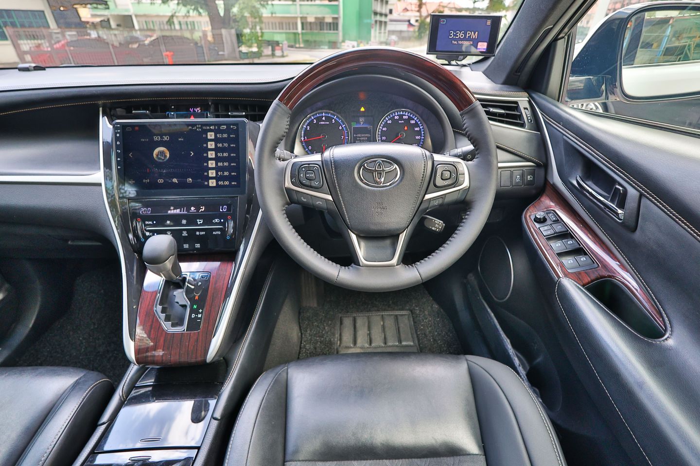 toyota-harrier-20a-premium-panoramic-roof-coe-till-012035-car-choice-singapore