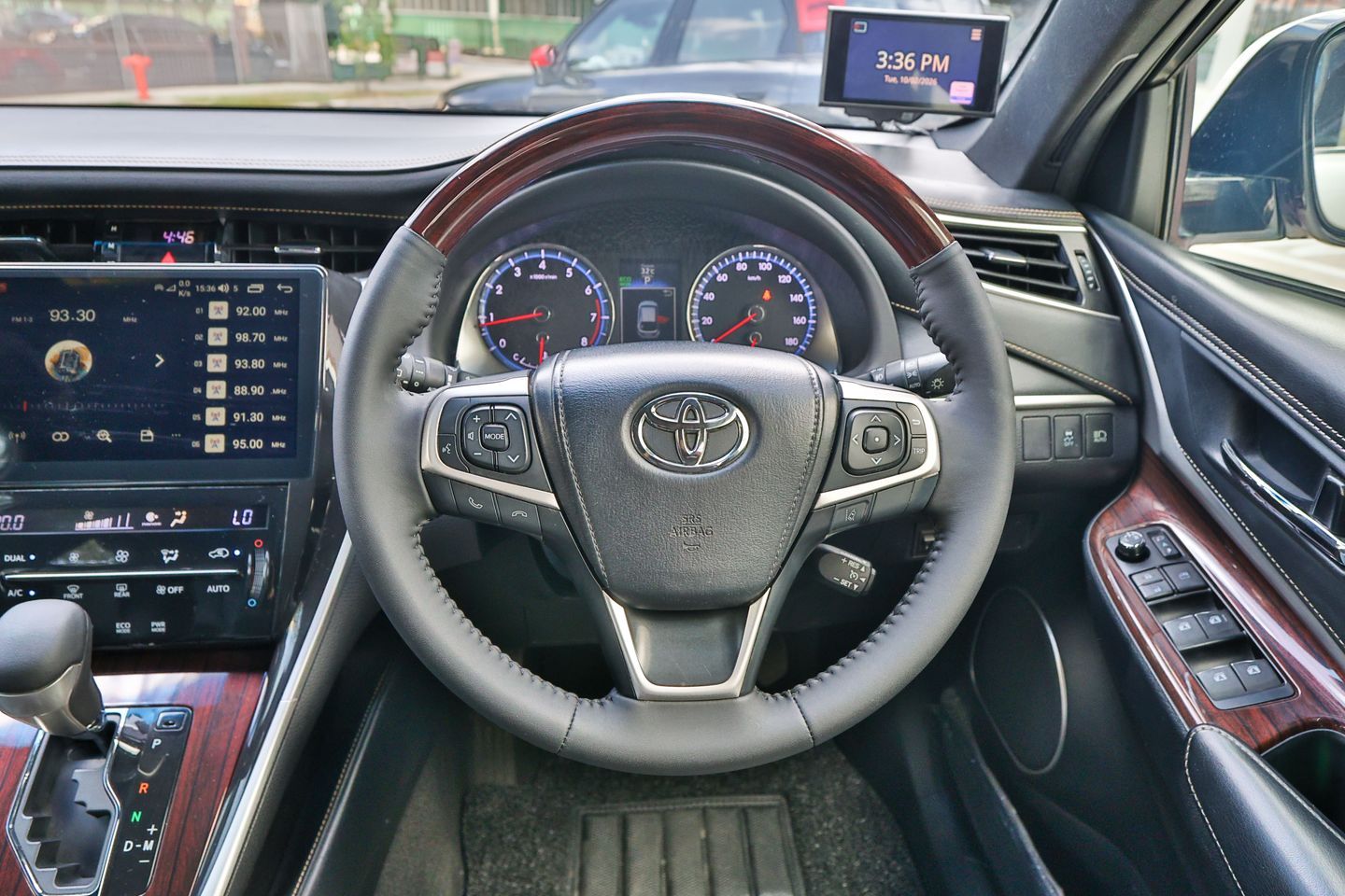 toyota-harrier-20a-premium-panoramic-roof-coe-till-012035-car-choice-singapore