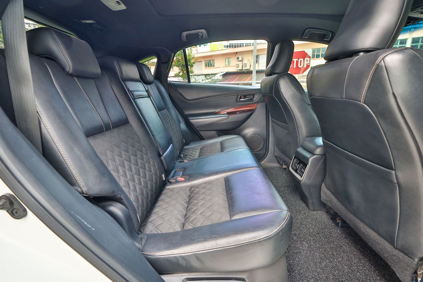 toyota-harrier-20a-premium-panoramic-roof-coe-till-012035-car-choice-singapore