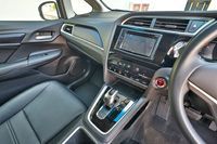 honda-shuttle-hybrid-15a-car-choice-singapore