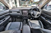 mitsubishi-outlander-24a-sunroof-car-choice-singapore