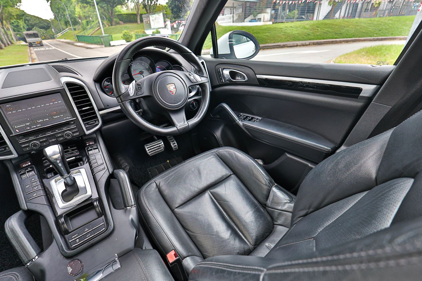 porsche-cayenne-hybrid-s-30a-tip-sunroof-coe-till-102032-car-choice-singapore