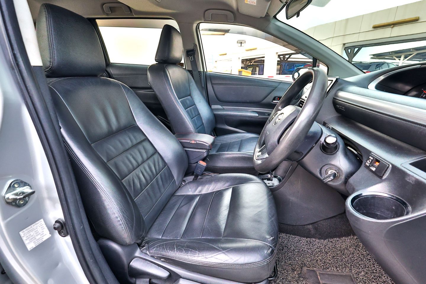 toyota-sienta-15a-standard-car-choice-singapore