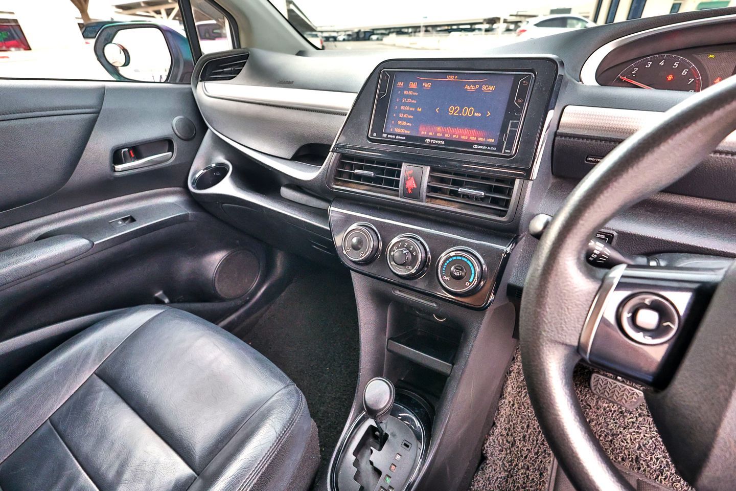 toyota-sienta-15a-standard-car-choice-singapore