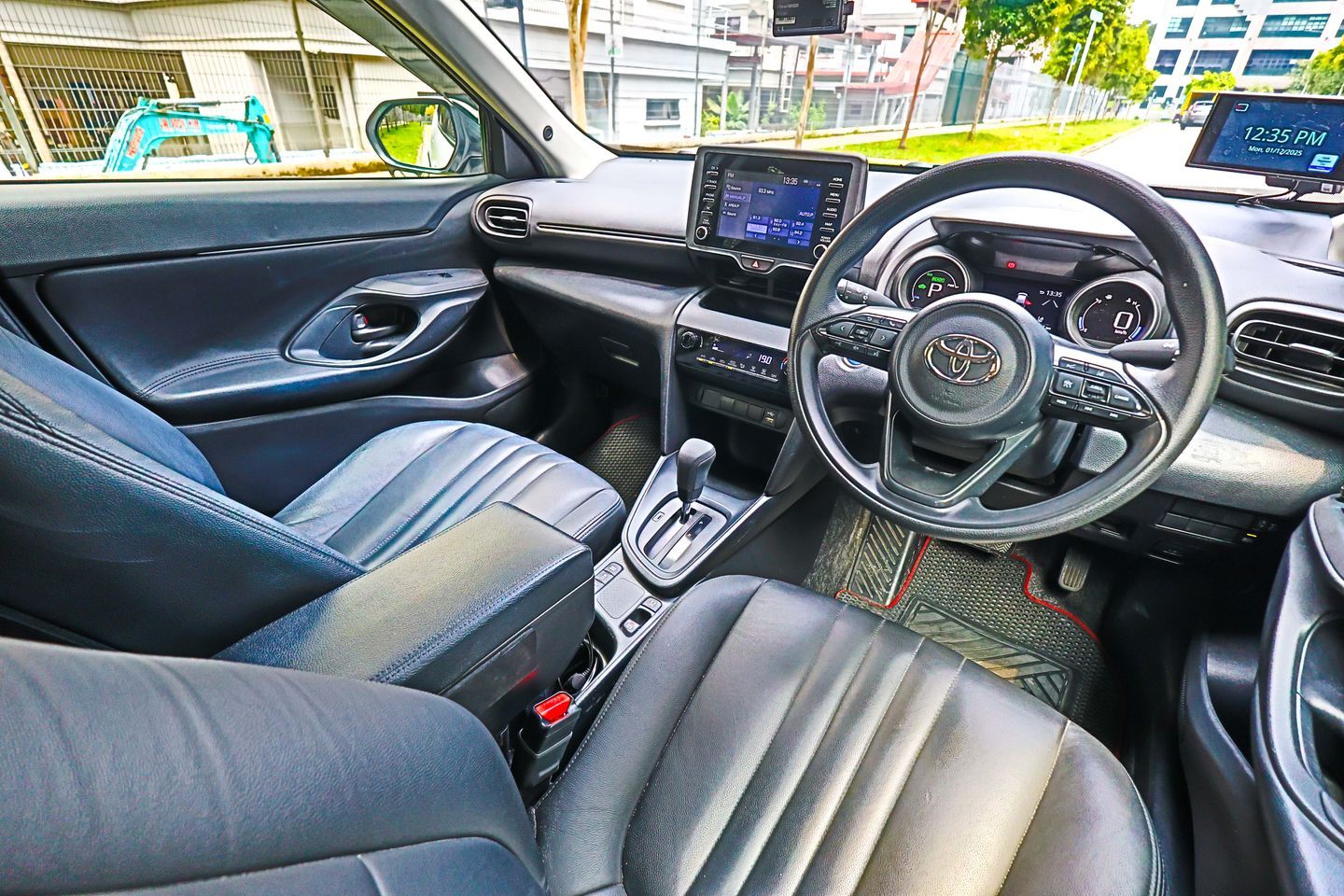 toyota-yaris-cross-hybrid-15a-x-car-choice-singapore