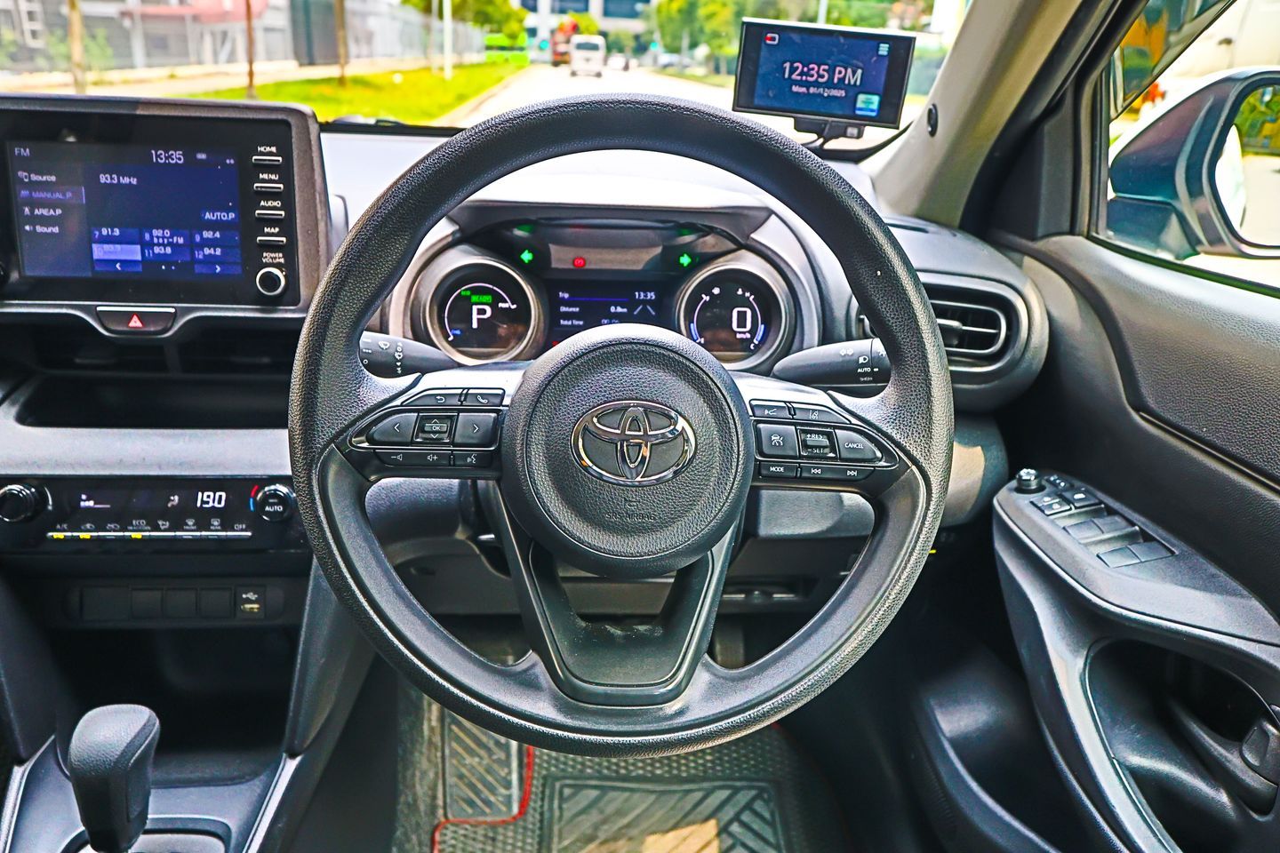 toyota-yaris-cross-hybrid-15a-x-car-choice-singapore