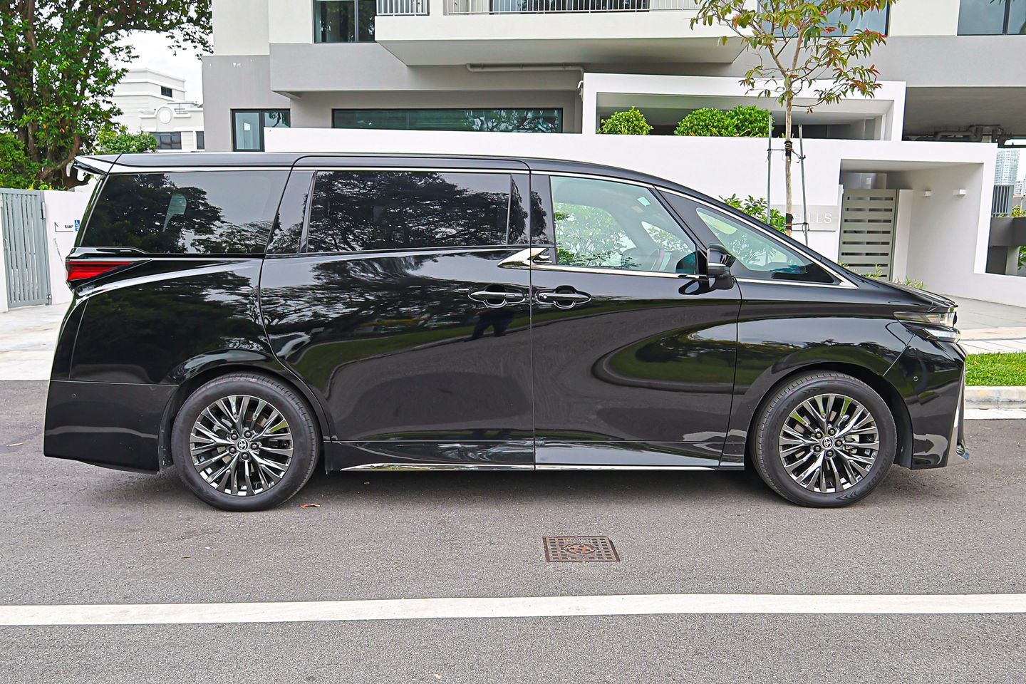 toyota-vellfire-hybrid-25a-z-premium-car-choice-singapore