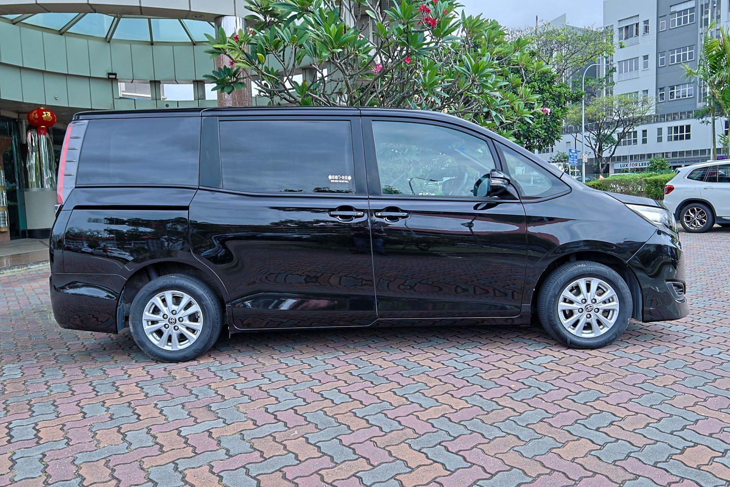 toyota-noah-hybrid-18a-x-car-choice-singapore
