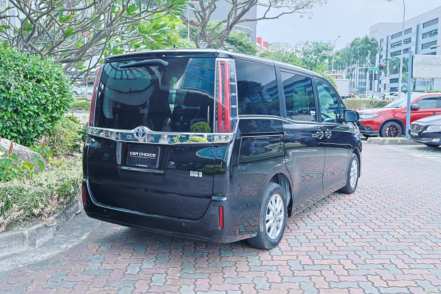 toyota-noah-hybrid-18a-x-car-choice-singapore