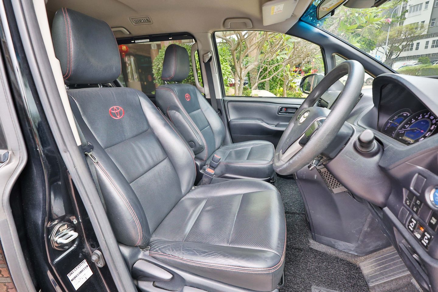 toyota-noah-hybrid-18a-x-car-choice-singapore