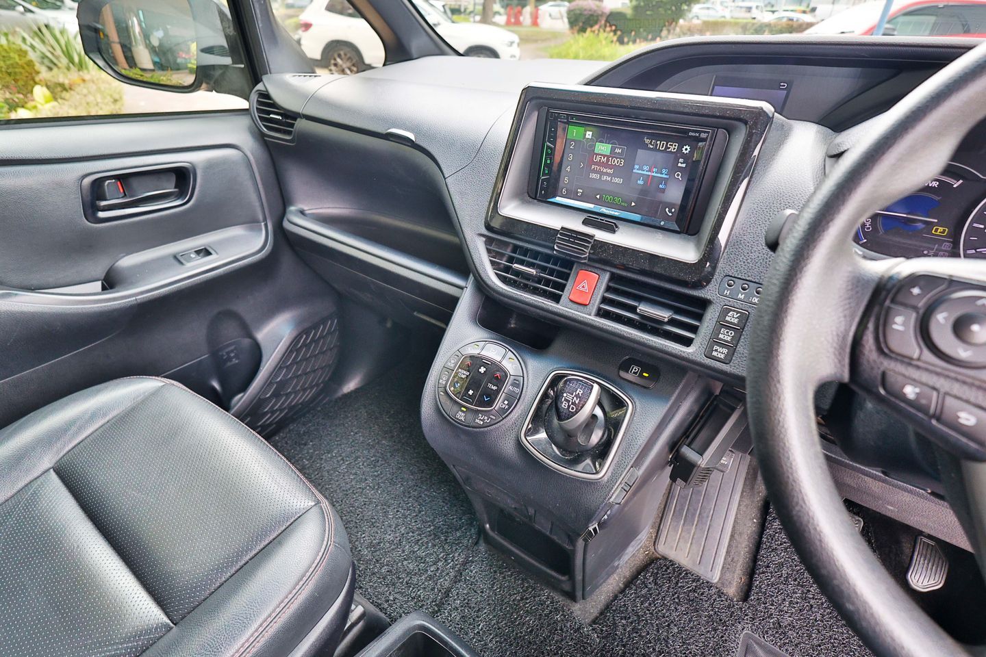 toyota-noah-hybrid-18a-x-car-choice-singapore