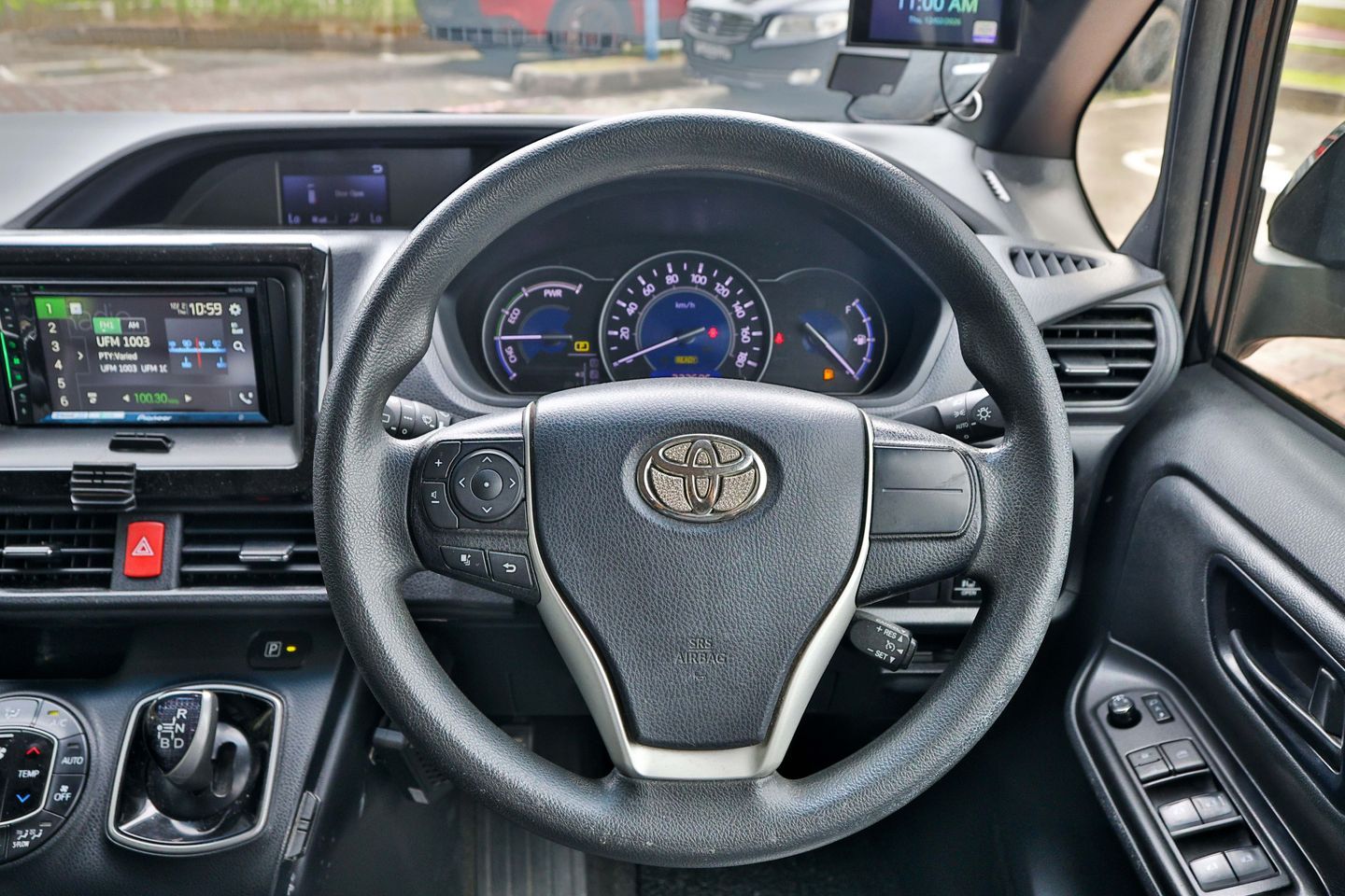 toyota-noah-hybrid-18a-x-car-choice-singapore