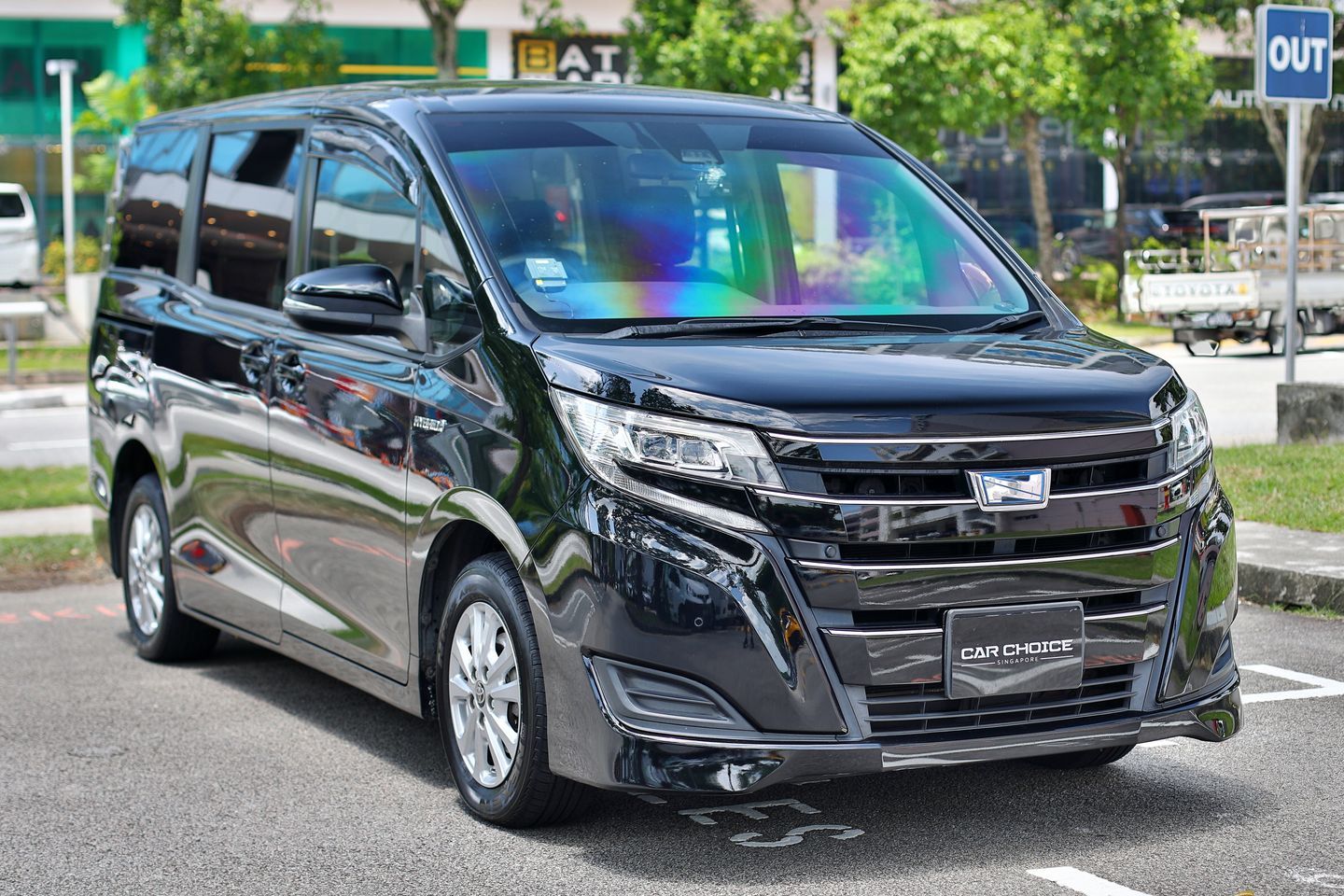 Certified Pre-Owned Toyota Noah Hybrid 1.8A X | Car Choice Singapore