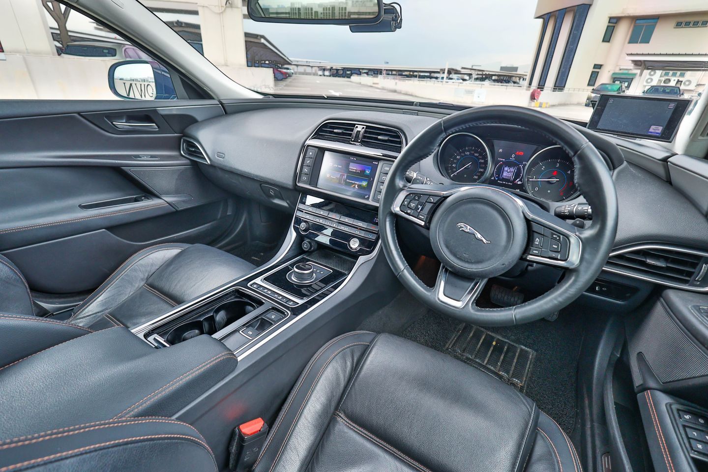 jaguar-xe-diesel-20a-prestige-car-choice-singapore