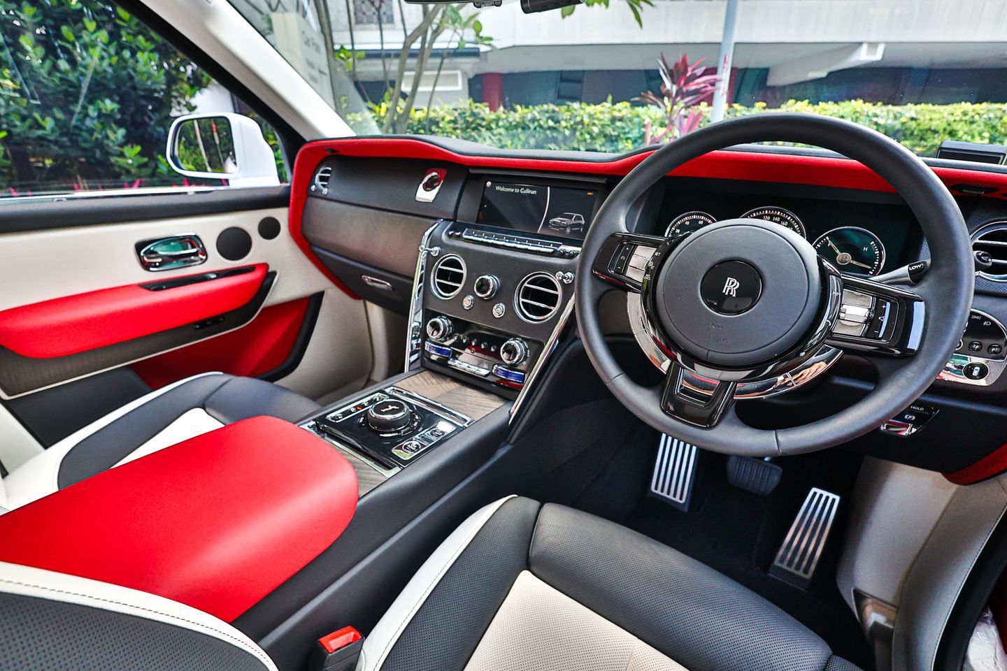 rolls-royce-cullinan-675a-car-choice-singapore