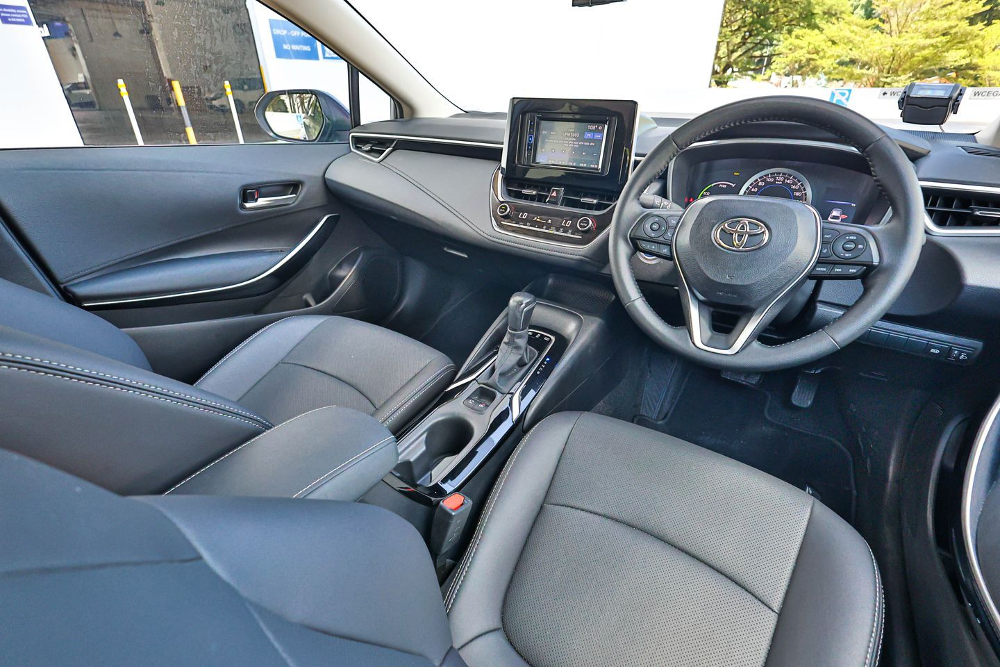 toyota-corolla-altis-hybrid-18a-elegance-car-choice-singapore