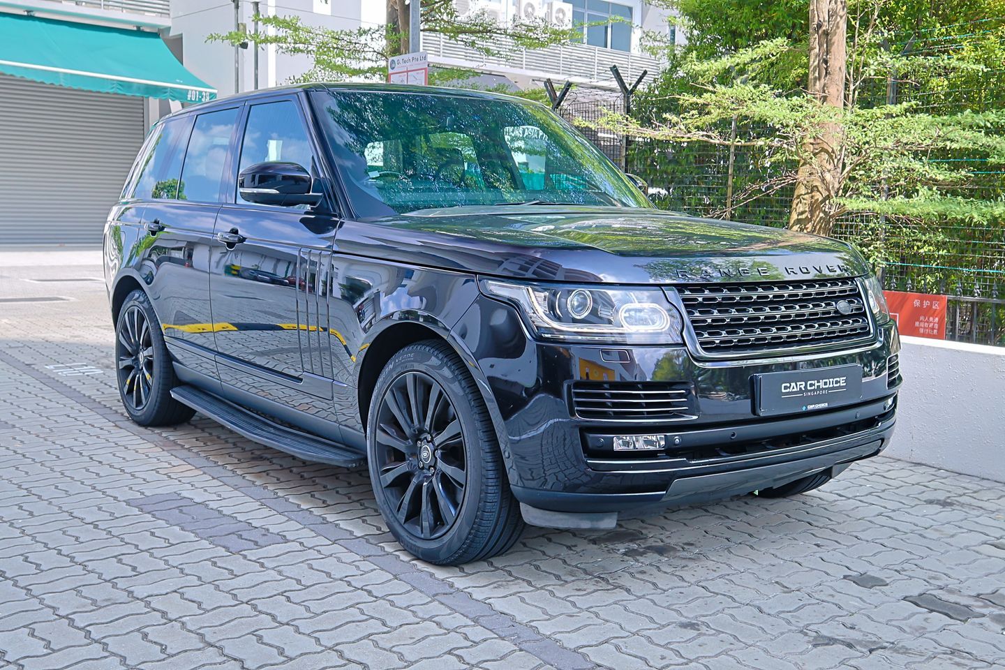 land-rover-range-rover-50a-vogue-supercharged-coe-till-062032-car-choice-singapore