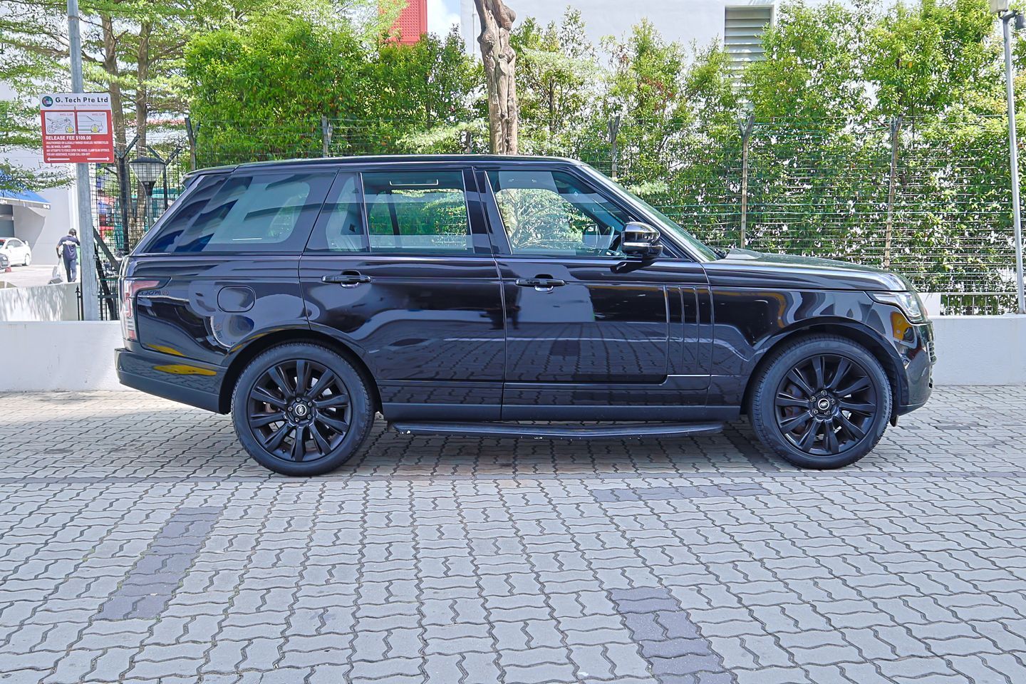 land-rover-range-rover-50a-vogue-supercharged-coe-till-062032-car-choice-singapore
