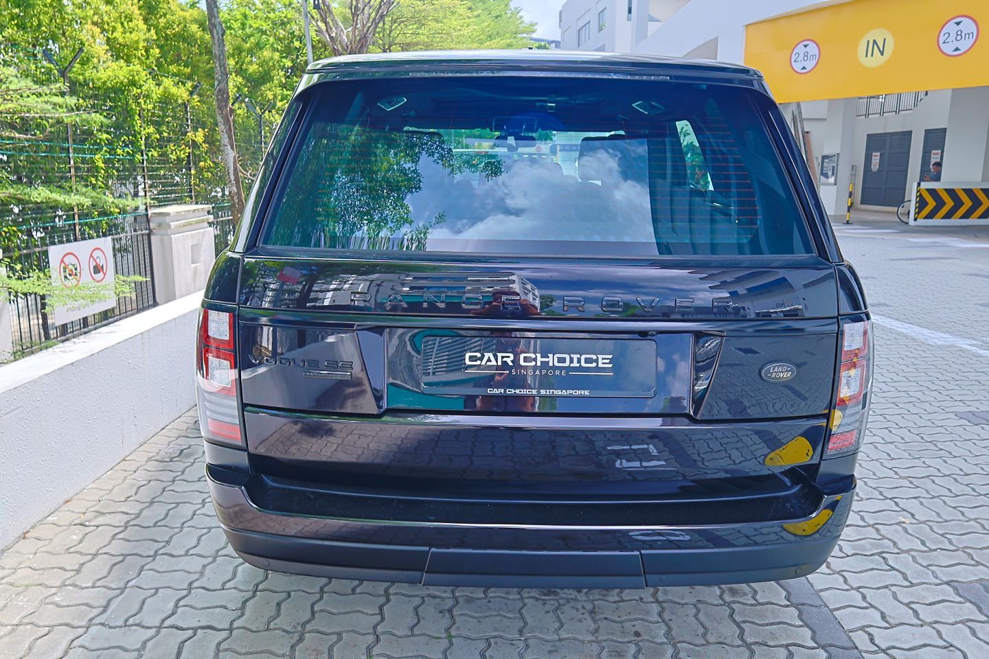 land-rover-range-rover-50a-vogue-supercharged-coe-till-062032-car-choice-singapore