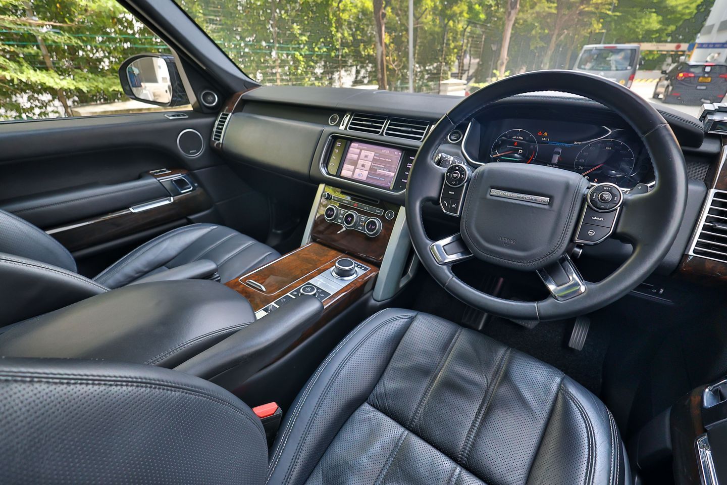 land-rover-range-rover-50a-vogue-supercharged-coe-till-062032-car-choice-singapore