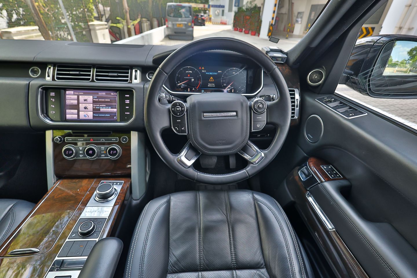 land-rover-range-rover-50a-vogue-supercharged-coe-till-062032-car-choice-singapore