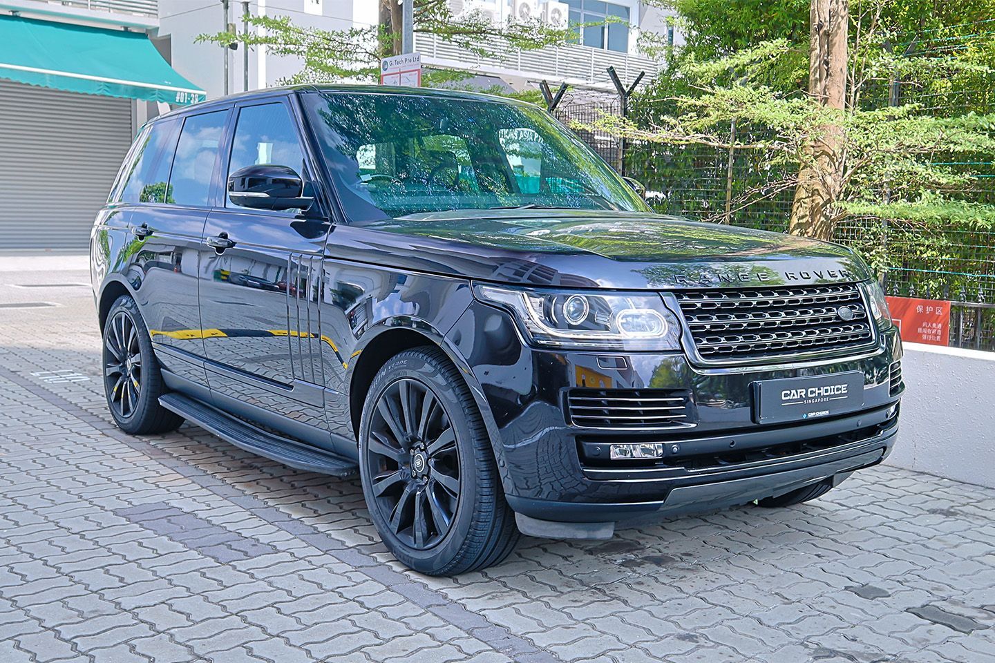 land-rover-range-rover-50a-vogue-supercharged-coe-till-062032-car-choice-singapore