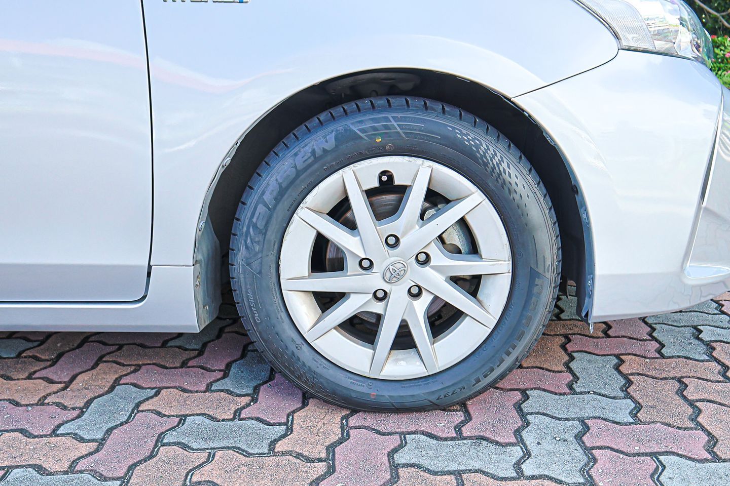 toyota-prius-alpha-hybrid-18a-s-car-choice-singapore