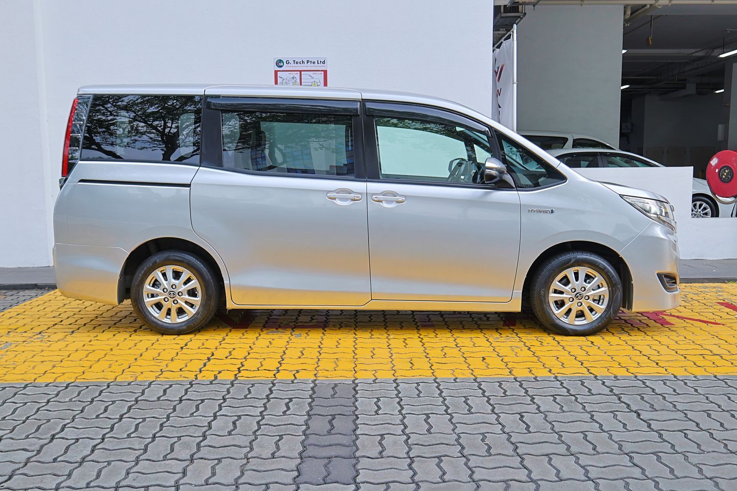 toyota-noah-hybrid-18a-x-car-choice-singapore
