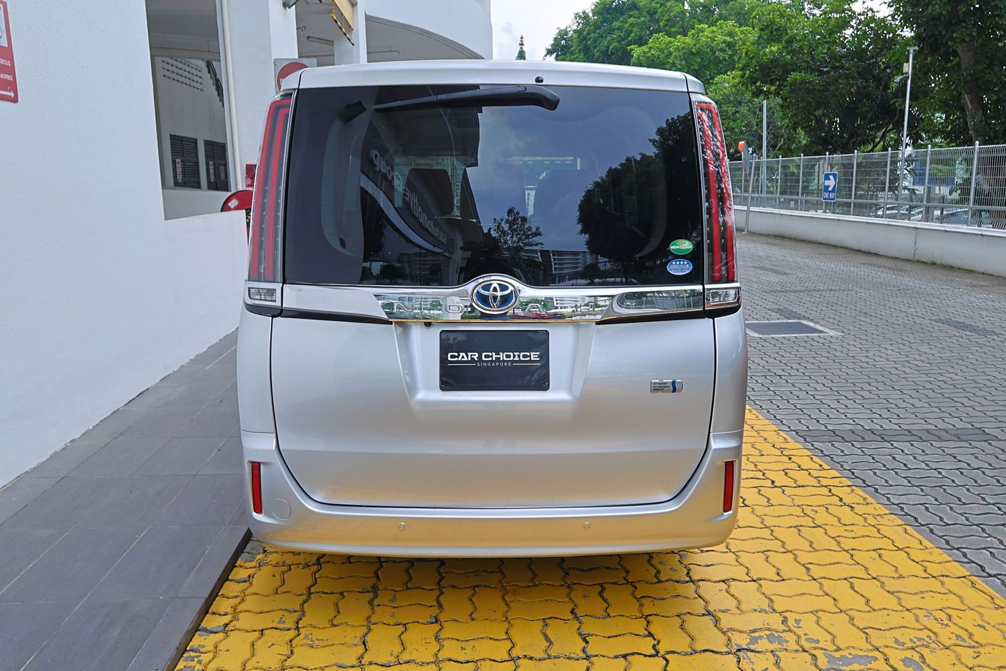 toyota-noah-hybrid-18a-x-car-choice-singapore