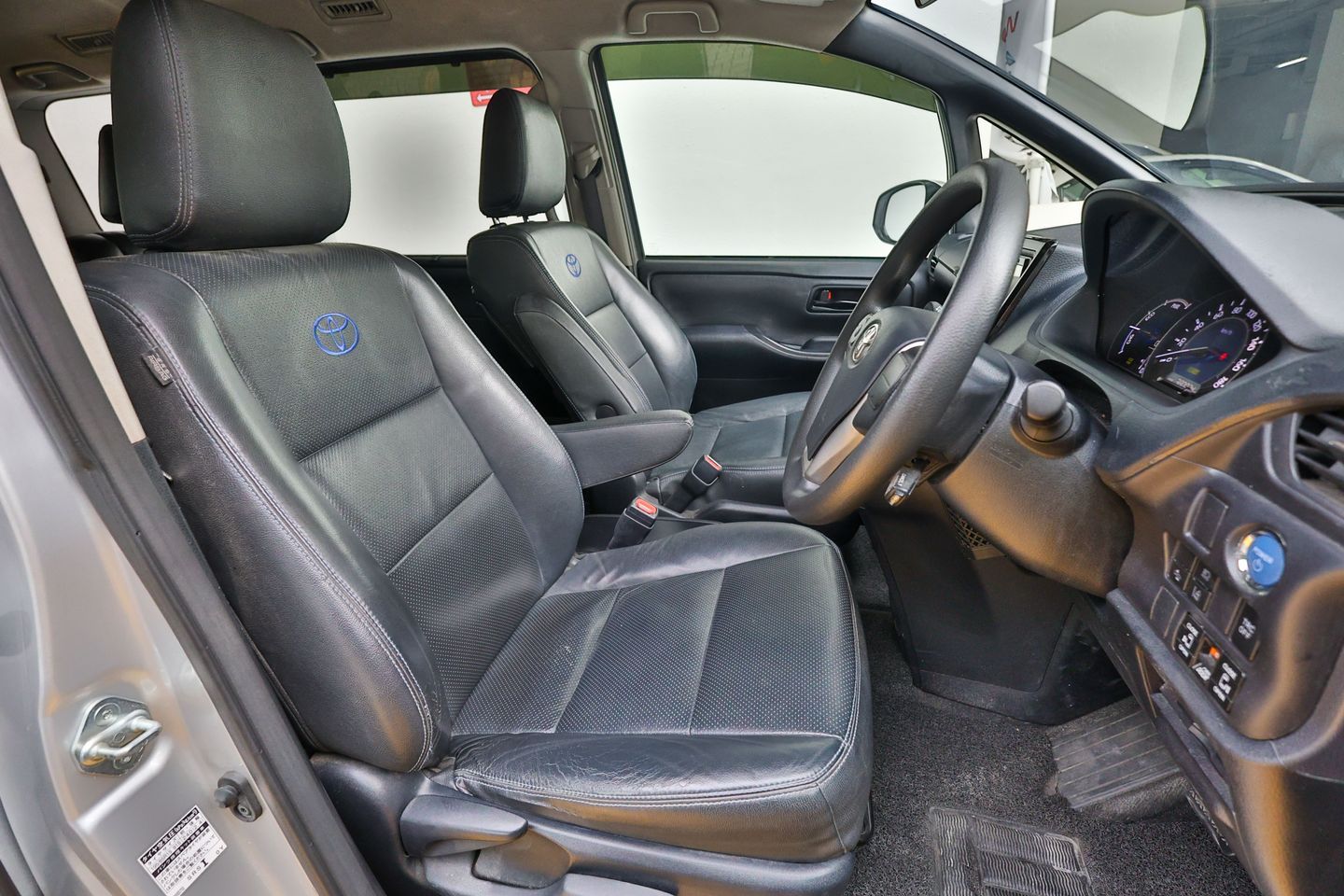 toyota-noah-hybrid-18a-x-car-choice-singapore