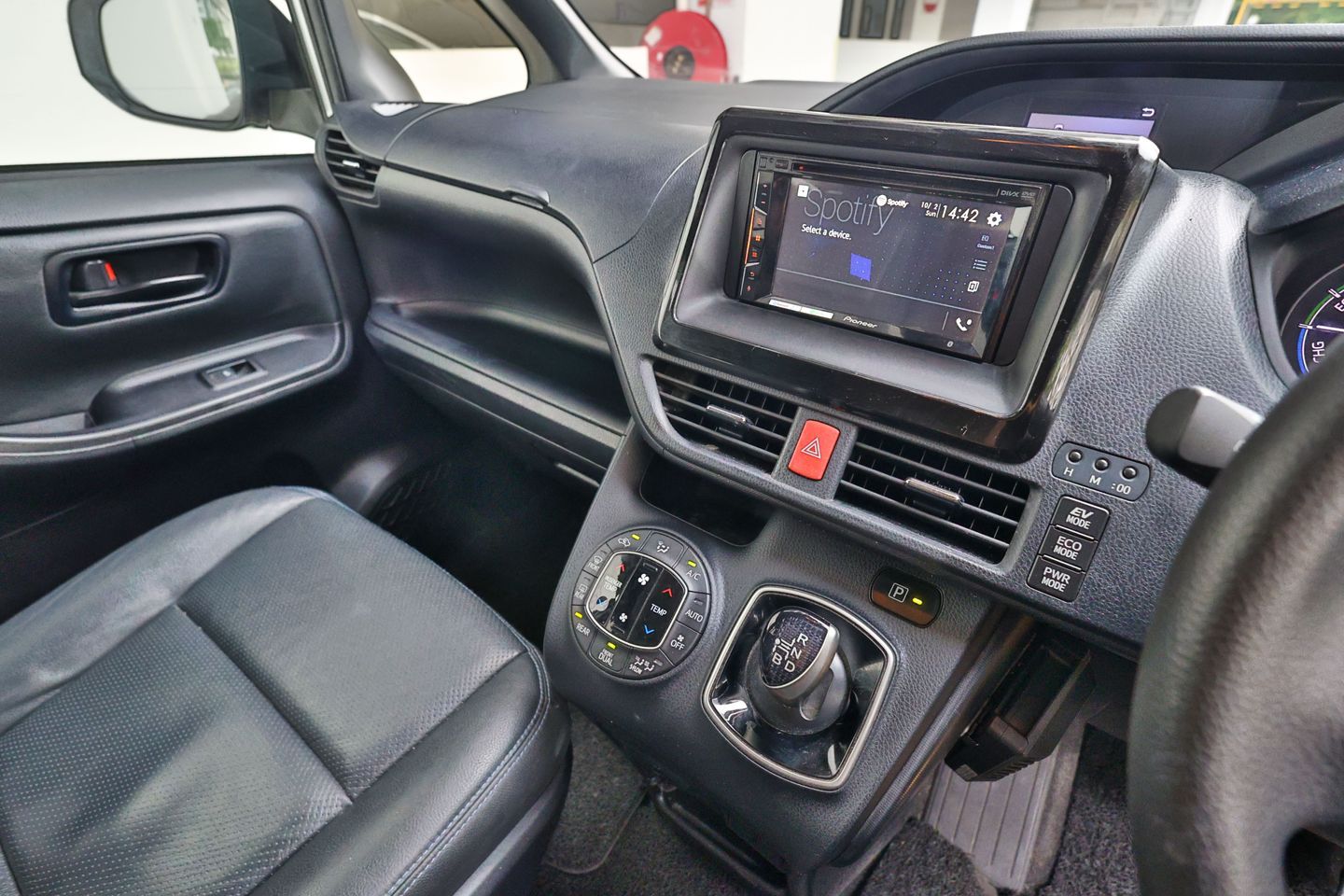 toyota-noah-hybrid-18a-x-car-choice-singapore
