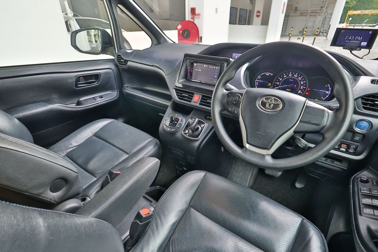 toyota-noah-hybrid-18a-x-car-choice-singapore